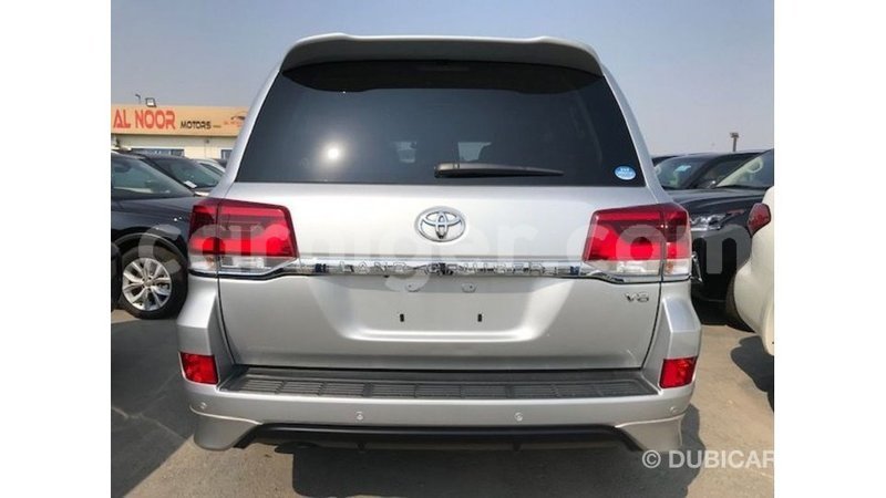 Big with watermark toyota land cruiser agadez import dubai 6094