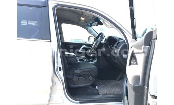 Buy Import Toyota Land Cruiser Other Truck in Import - Dubai in Agadez Buy Import Toyota Land Cruiser Other Truck in Import - Dubai in Agadez