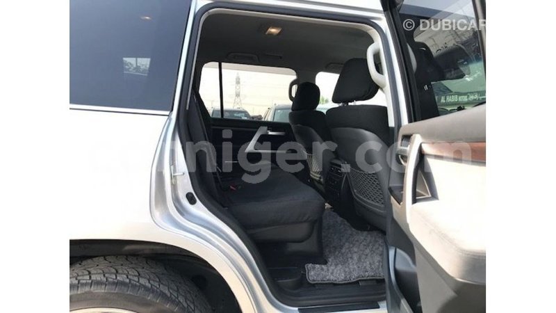 Big with watermark toyota land cruiser agadez import dubai 6094