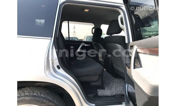 Buy Import Toyota Land Cruiser Other Truck in Import - Dubai in Agadez Buy Import Toyota Land Cruiser Other Truck in Import - Dubai in Agadez