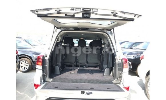 Buy Import Toyota Land Cruiser Other Truck in Import - Dubai in Agadez Buy Import Toyota Land Cruiser Other Truck in Import - Dubai in Agadez