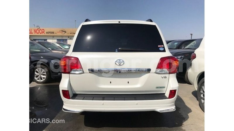 Big with watermark toyota land cruiser agadez import dubai 6097