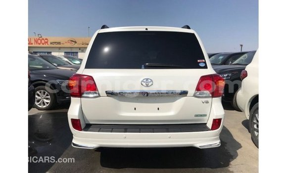 اشتري Imported Toyota Land Cruiser White شاحنة في Import - Dubai في أغاديز اشتري Imported Toyota Land Cruiser White شاحنة في Import - Dubai في أغاديز