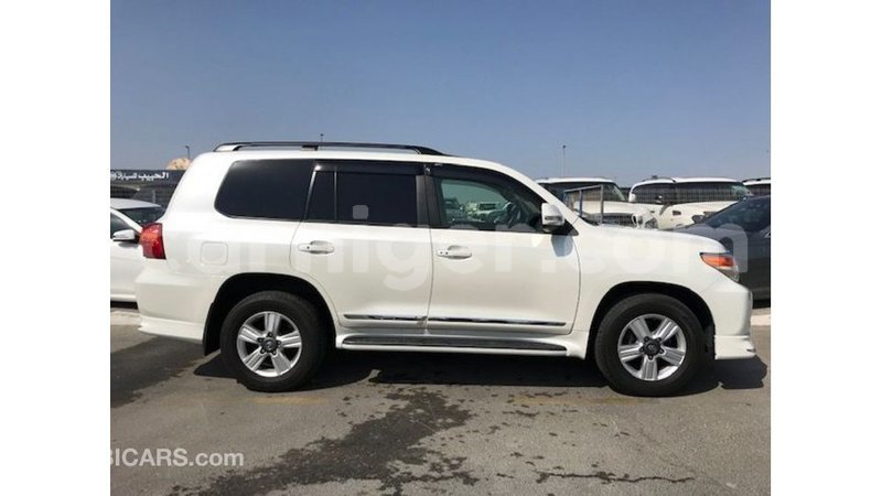 Big with watermark toyota land cruiser agadez import dubai 6097