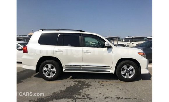 اشتري Imported Toyota Land Cruiser White شاحنة في Import - Dubai في أغاديز اشتري Imported Toyota Land Cruiser White شاحنة في Import - Dubai في أغاديز