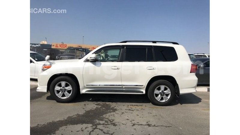 Big with watermark toyota land cruiser agadez import dubai 6097