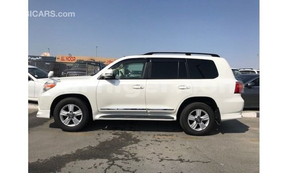 اشتري Imported Toyota Land Cruiser White شاحنة في Import - Dubai في أغاديز اشتري Imported Toyota Land Cruiser White شاحنة في Import - Dubai في أغاديز