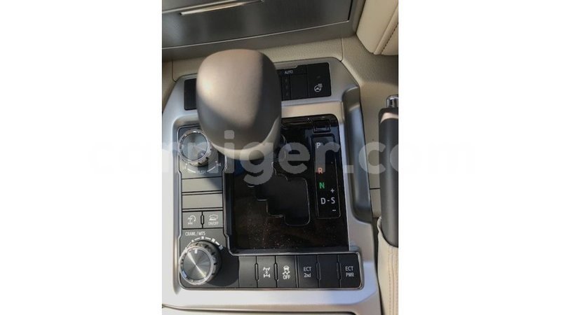 Big with watermark toyota land cruiser agadez import dubai 6099