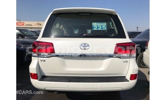 Acheter Import Utilitaire Toyota Land Cruiser Blanc à Import - Dubai, Agadez Acheter Import Utilitaire Toyota Land Cruiser Blanc à Import - Dubai, Agadez