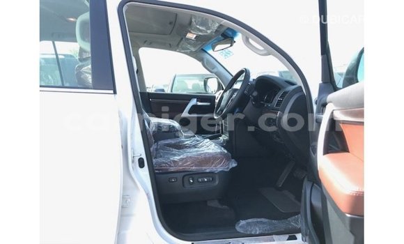 Acheter Import Utilitaire Toyota Land Cruiser Blanc à Import - Dubai, Agadez Acheter Import Utilitaire Toyota Land Cruiser Blanc à Import - Dubai, Agadez