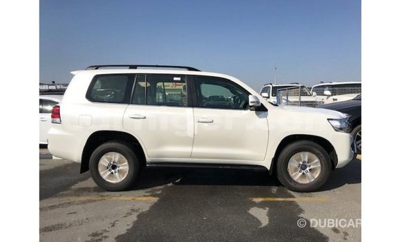 Acheter Import Utilitaire Toyota Land Cruiser Blanc à Import - Dubai, Agadez Acheter Import Utilitaire Toyota Land Cruiser Blanc à Import - Dubai, Agadez