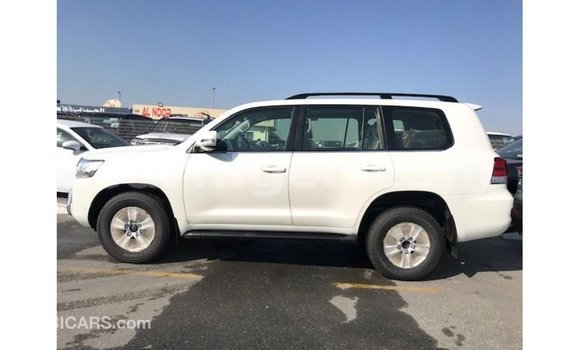 Acheter Import Utilitaire Toyota Land Cruiser Blanc à Import - Dubai, Agadez Acheter Import Utilitaire Toyota Land Cruiser Blanc à Import - Dubai, Agadez