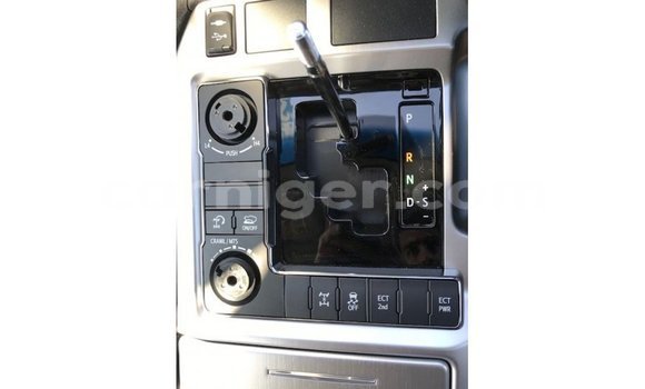 Acheter Import Utilitaire Toyota Land Cruiser Blanc à Import - Dubai, Agadez Acheter Import Utilitaire Toyota Land Cruiser Blanc à Import - Dubai, Agadez