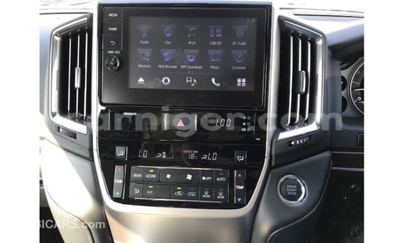 Acheter Import Utilitaire Toyota Land Cruiser Blanc à Import - Dubai, Agadez Acheter Import Utilitaire Toyota Land Cruiser Blanc à Import - Dubai, Agadez