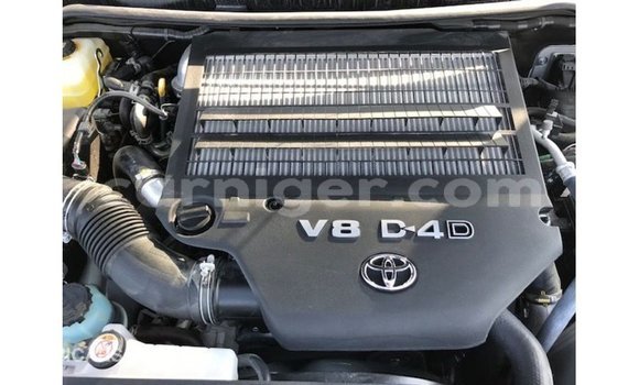 Acheter Import Utilitaire Toyota Land Cruiser Blanc à Import - Dubai, Agadez Acheter Import Utilitaire Toyota Land Cruiser Blanc à Import - Dubai, Agadez