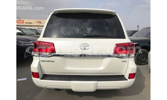 Sayi Imported Toyota Land Cruiser White Babbar mota in Import - Dubai a Agadez Sayi Imported Toyota Land Cruiser White Babbar mota in Import - Dubai a Agadez