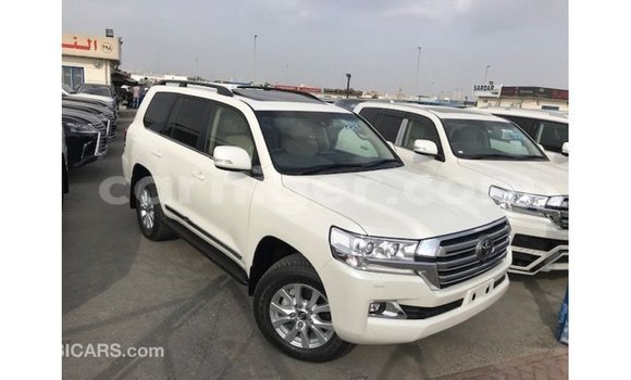 Sayi Imported Toyota Land Cruiser White Babbar mota in Import - Dubai a Agadez Sayi Imported Toyota Land Cruiser White Babbar mota in Import - Dubai a Agadez