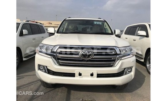 Sayi Imported Toyota Land Cruiser White Babbar mota in Import - Dubai a Agadez Sayi Imported Toyota Land Cruiser White Babbar mota in Import - Dubai a Agadez