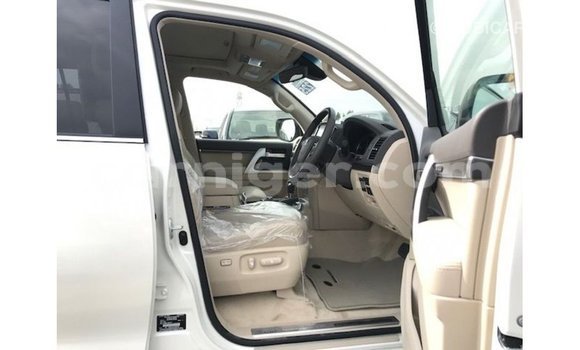 Sayi Imported Toyota Land Cruiser White Babbar mota in Import - Dubai a Agadez Sayi Imported Toyota Land Cruiser White Babbar mota in Import - Dubai a Agadez