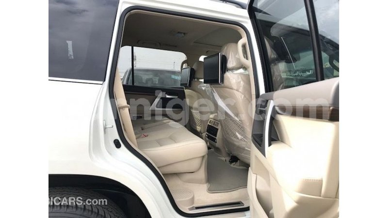 Big with watermark toyota land cruiser agadez import dubai 6101