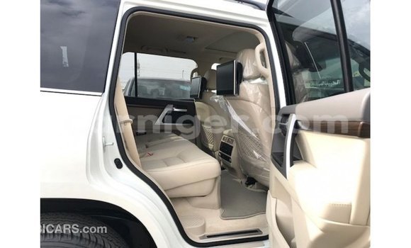 Sayi Imported Toyota Land Cruiser White Babbar mota in Import - Dubai a Agadez Sayi Imported Toyota Land Cruiser White Babbar mota in Import - Dubai a Agadez