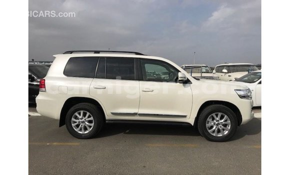 Sayi Imported Toyota Land Cruiser White Babbar mota in Import - Dubai a Agadez Sayi Imported Toyota Land Cruiser White Babbar mota in Import - Dubai a Agadez