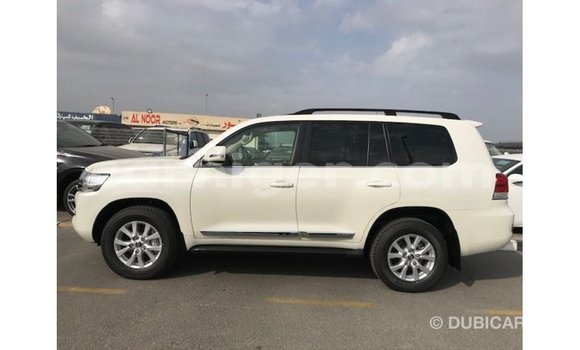 Sayi Imported Toyota Land Cruiser White Babbar mota in Import - Dubai a Agadez Sayi Imported Toyota Land Cruiser White Babbar mota in Import - Dubai a Agadez