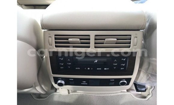 Sayi Imported Toyota Land Cruiser White Babbar mota in Import - Dubai a Agadez Sayi Imported Toyota Land Cruiser White Babbar mota in Import - Dubai a Agadez