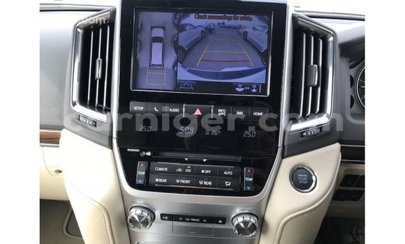 Sayi Imported Toyota Land Cruiser White Babbar mota in Import - Dubai a Agadez Sayi Imported Toyota Land Cruiser White Babbar mota in Import - Dubai a Agadez