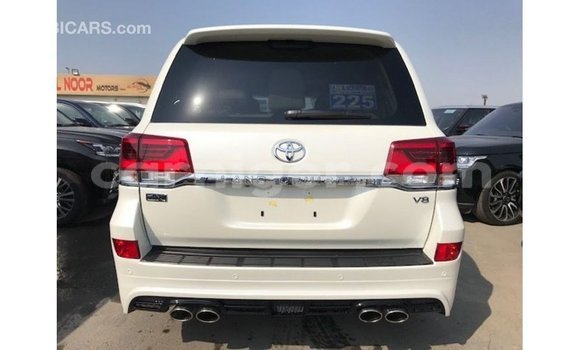 اشتري Imported Toyota Land Cruiser White شاحنة في Import - Dubai في أغاديز اشتري Imported Toyota Land Cruiser White شاحنة في Import - Dubai في أغاديز