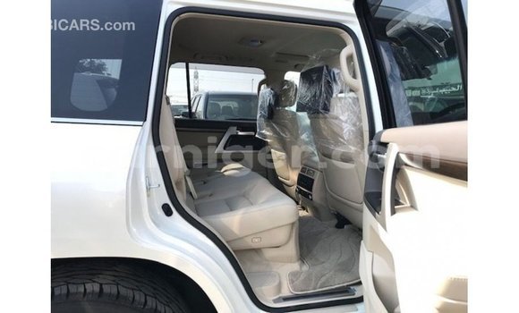 اشتري Imported Toyota Land Cruiser White شاحنة في Import - Dubai في أغاديز اشتري Imported Toyota Land Cruiser White شاحنة في Import - Dubai في أغاديز