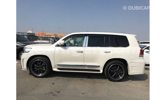 اشتري Imported Toyota Land Cruiser White شاحنة في Import - Dubai في أغاديز اشتري Imported Toyota Land Cruiser White شاحنة في Import - Dubai في أغاديز
