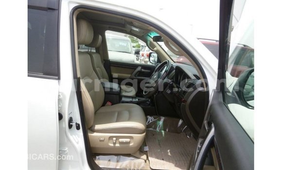 Sayi Imported Toyota Land Cruiser White Babbar mota in Import - Dubai a Agadez Sayi Imported Toyota Land Cruiser White Babbar mota in Import - Dubai a Agadez