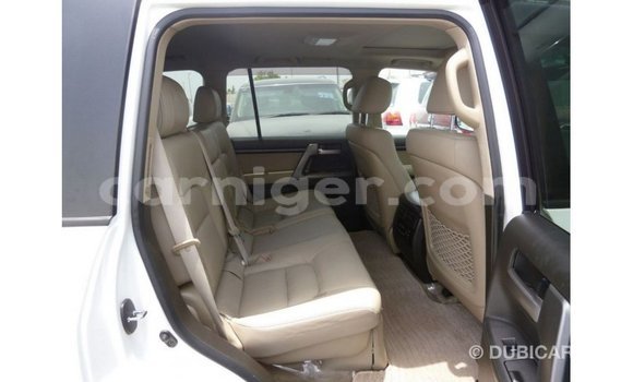 Sayi Imported Toyota Land Cruiser White Babbar mota in Import - Dubai a Agadez Sayi Imported Toyota Land Cruiser White Babbar mota in Import - Dubai a Agadez
