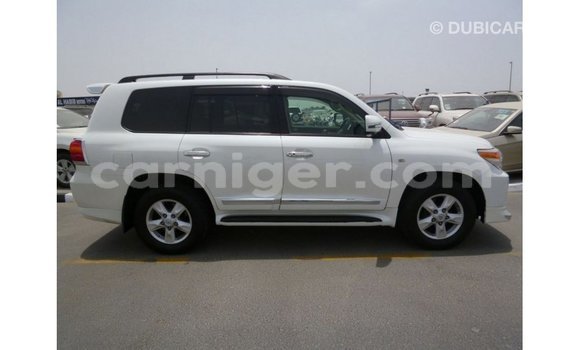 Sayi Imported Toyota Land Cruiser White Babbar mota in Import - Dubai a Agadez Sayi Imported Toyota Land Cruiser White Babbar mota in Import - Dubai a Agadez