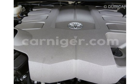 Sayi Imported Toyota Land Cruiser White Babbar mota in Import - Dubai a Agadez Sayi Imported Toyota Land Cruiser White Babbar mota in Import - Dubai a Agadez