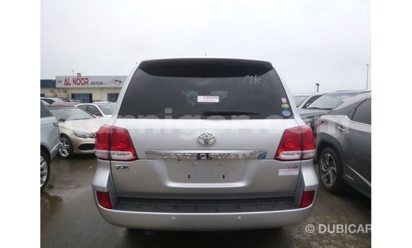 Buy Import Toyota Land Cruiser Other Truck in Import - Dubai in Agadez Buy Import Toyota Land Cruiser Other Truck in Import - Dubai in Agadez