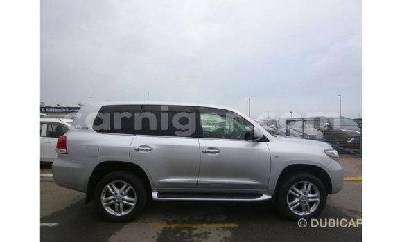 Buy Import Toyota Land Cruiser Other Truck in Import - Dubai in Agadez Buy Import Toyota Land Cruiser Other Truck in Import - Dubai in Agadez