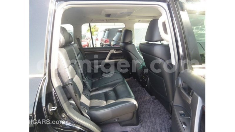 Big with watermark toyota land cruiser agadez import dubai 6109