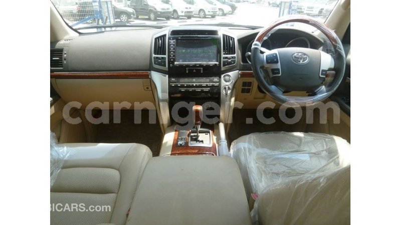 Big with watermark toyota land cruiser agadez import dubai 6110