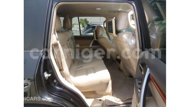 Big with watermark toyota land cruiser agadez import dubai 6110