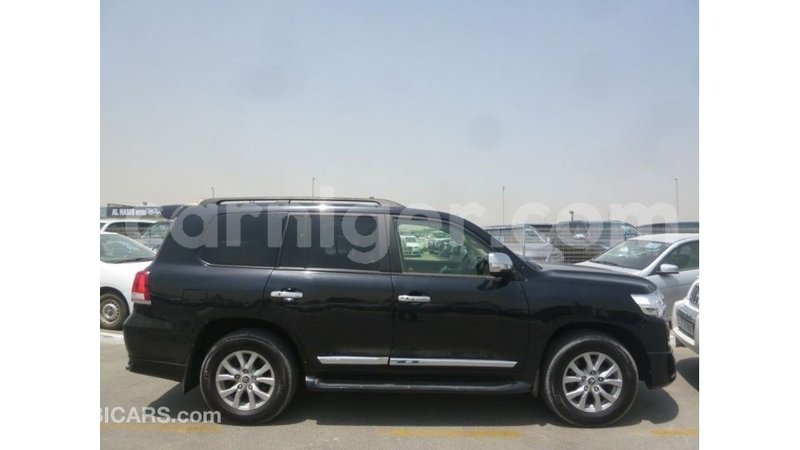 Big with watermark toyota land cruiser agadez import dubai 6110