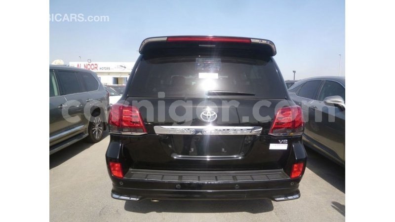 Big with watermark toyota land cruiser agadez import dubai 6111