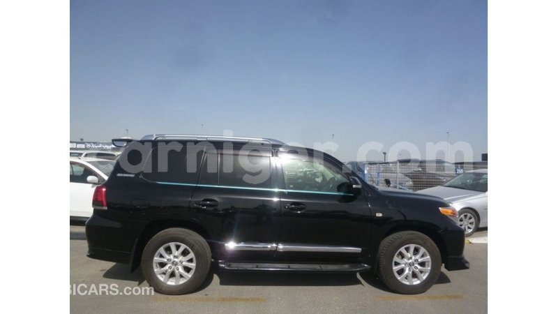 Big with watermark toyota land cruiser agadez import dubai 6111