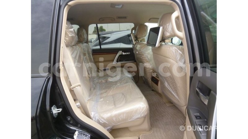 Big with watermark toyota land cruiser agadez import dubai 6112