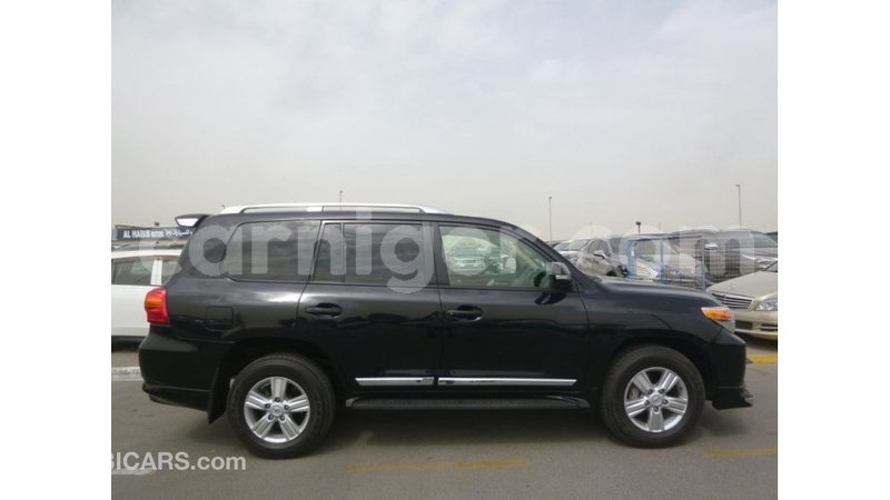 Big with watermark toyota land cruiser agadez import dubai 6112