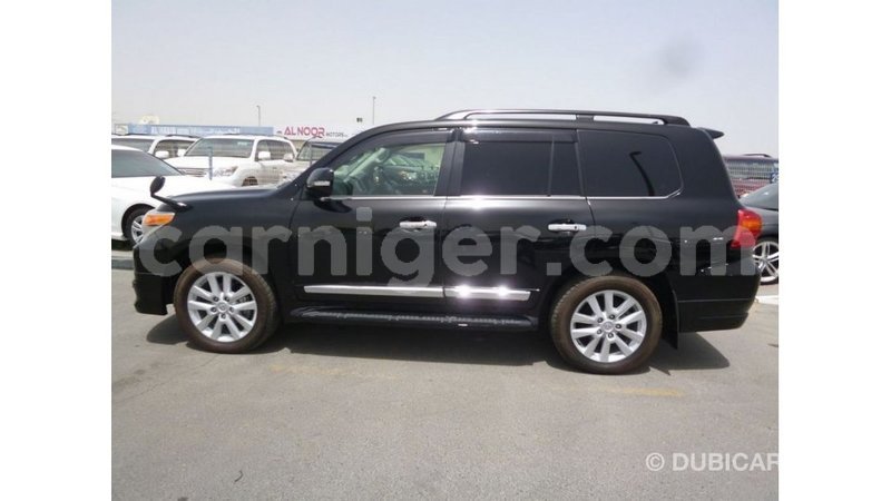 Big with watermark toyota land cruiser agadez import dubai 6113