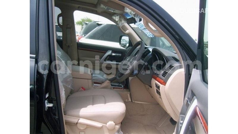 Big with watermark toyota land cruiser agadez import dubai 6114