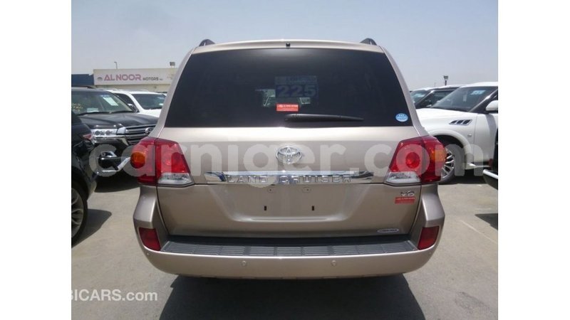 Big with watermark toyota land cruiser agadez import dubai 6115