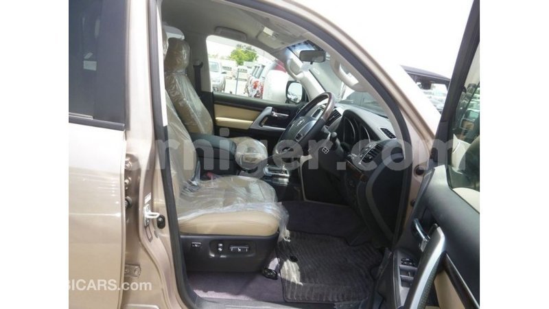 Big with watermark toyota land cruiser agadez import dubai 6115